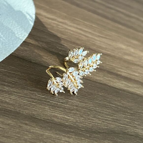 Gold and Silver Leaf Earrings Q323 - Picture 2 of 5